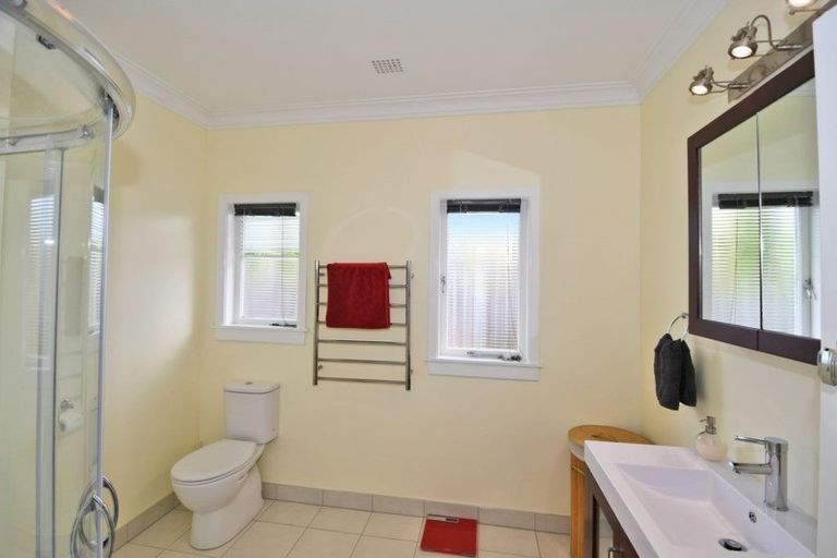 Photo of property in 12 Totara Road, Leigh, 0985