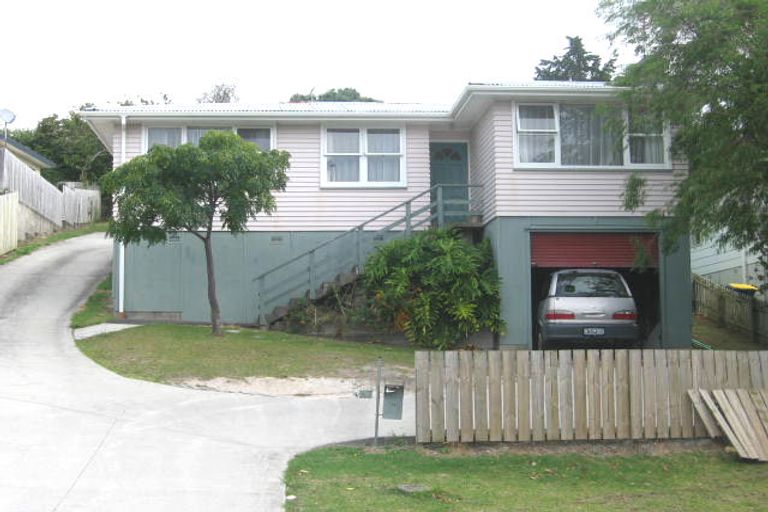 Photo of property in 16 Totaravale Drive, Totara Vale, Auckland, 0629