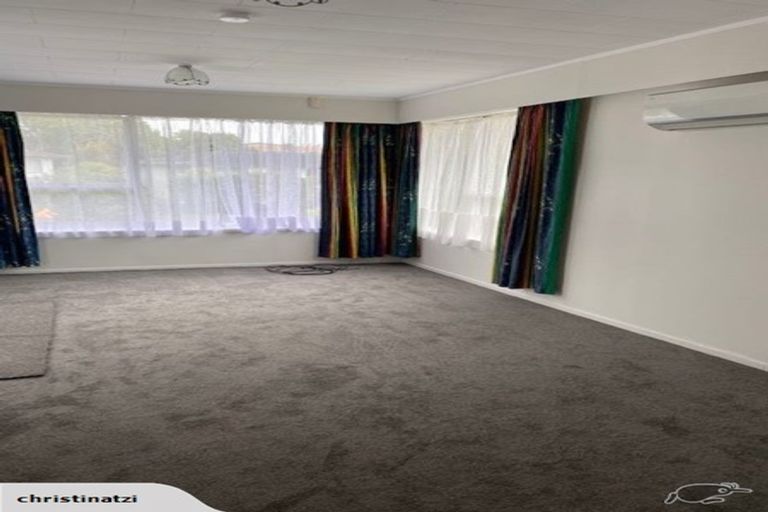 Photo of property in 6 Temuri Place, Glendene, Auckland, 0602