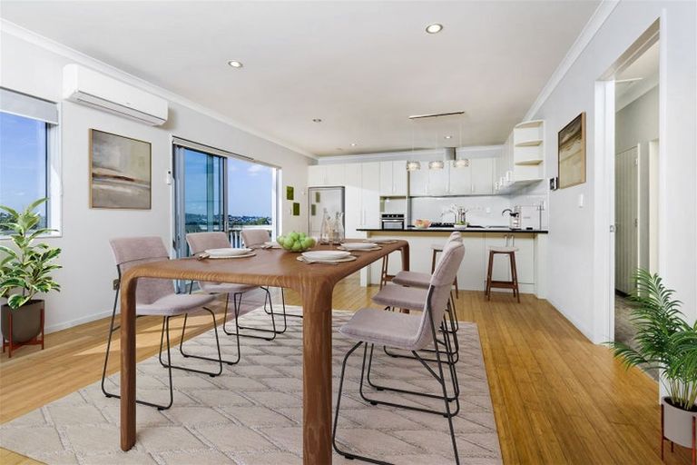 Photo of property in 44 Namsan Close, Fairview Heights, Auckland, 0632