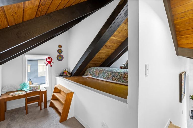 Photo of property in 8 Eucalyptus Place, Beach Haven, Auckland, 0626