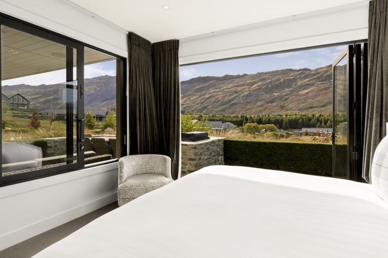 Photo of property in 4 Owen Marshall Lane, Arrowtown, 9371