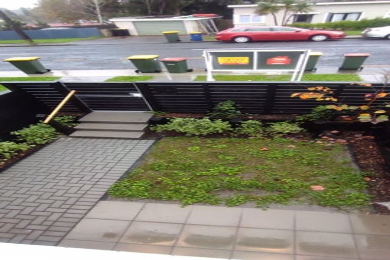 Photo of property in 3/47 Awaroa Road, Sunnyvale, Auckland, 0612