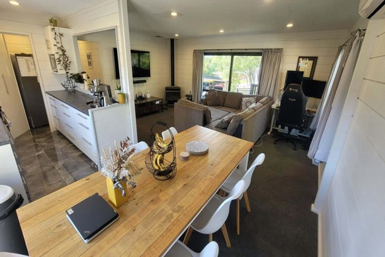 Photo of property in 43 Whitechapel Grove, Stokes Valley, Lower Hutt, 5019