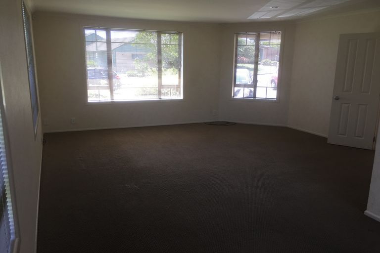 Photo of property in 10 Brookwood Drive, Henderson, Auckland, 0612