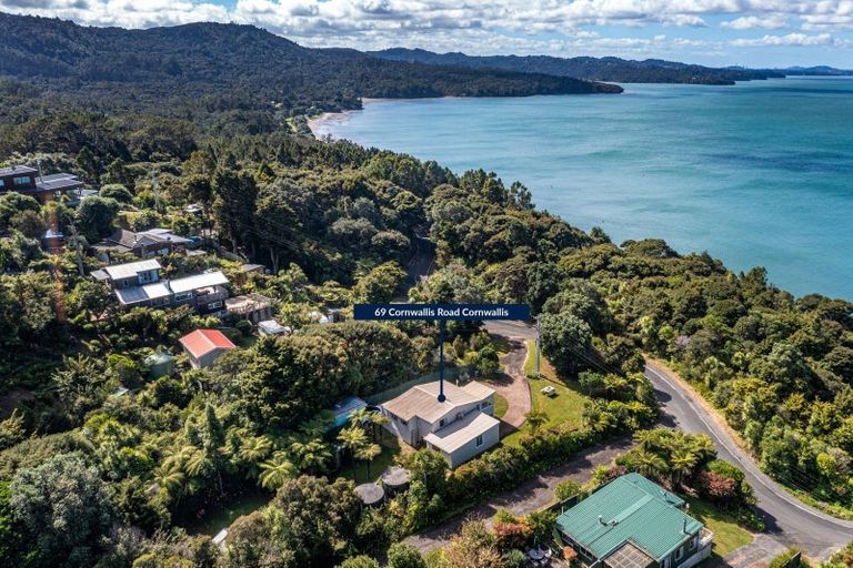 Photo of property in 69 Cornwallis Road, Cornwallis, Auckland, 0604