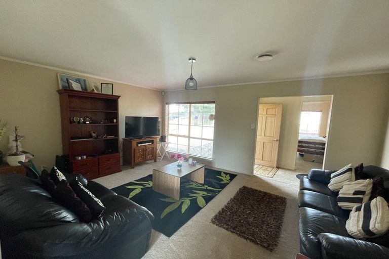 Photo of property in 1/11 Eulogy Place, Randwick Park, Auckland, 2105