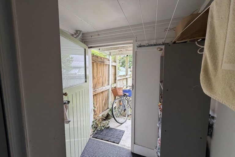 Photo of property in 62 Kelburn Parade, Kelburn, Wellington, 6012