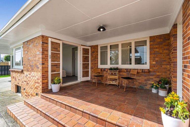 Photo of property in 22 Cliff Road, Papakura, 2110