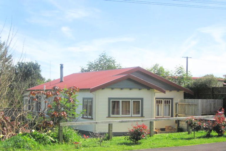 Photo of property in 104 Glenpark Avenue, Frankleigh Park, New Plymouth, 4310