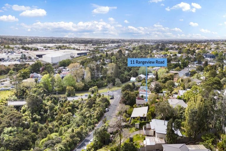 Photo of property in 2/11 Rangeview Road, Sunnyvale, Auckland, 0612