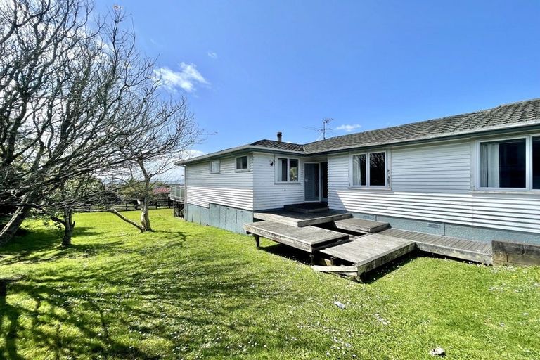 Photo of property in 1 Taha Road, Te Atatu South, Auckland, 0610