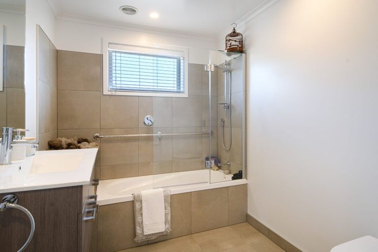 Photo of property in 21 Eric Farley Drive, Kumeu, 0810