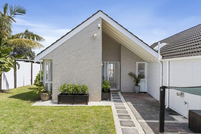 Photo of property in 2/120a Birkdale Road, Birkdale, Auckland, 0626