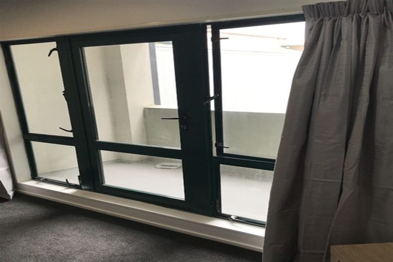 Photo of property in Courtenay Apartments, 409/120 Courtenay Place, Te Aro, Wellington, 6011