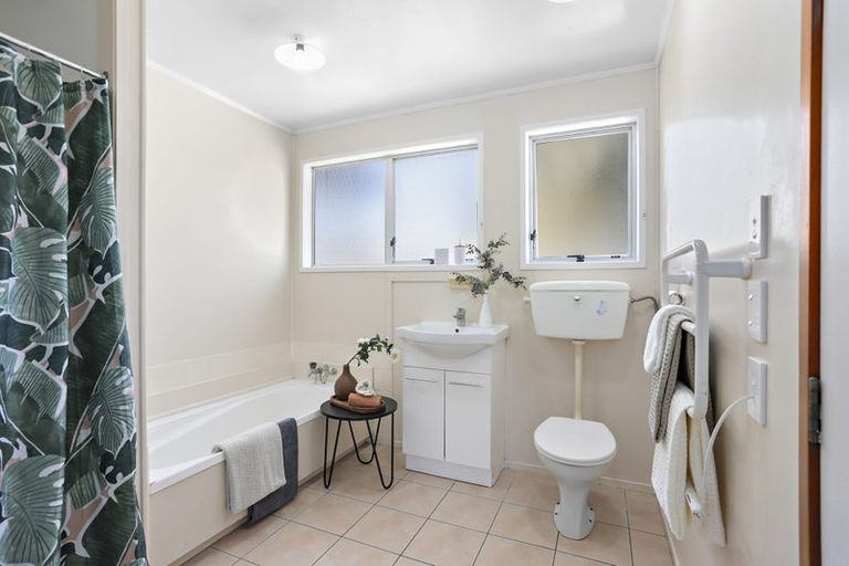 Photo of property in 20 Virgo Place, Glen Eden, Auckland, 0602