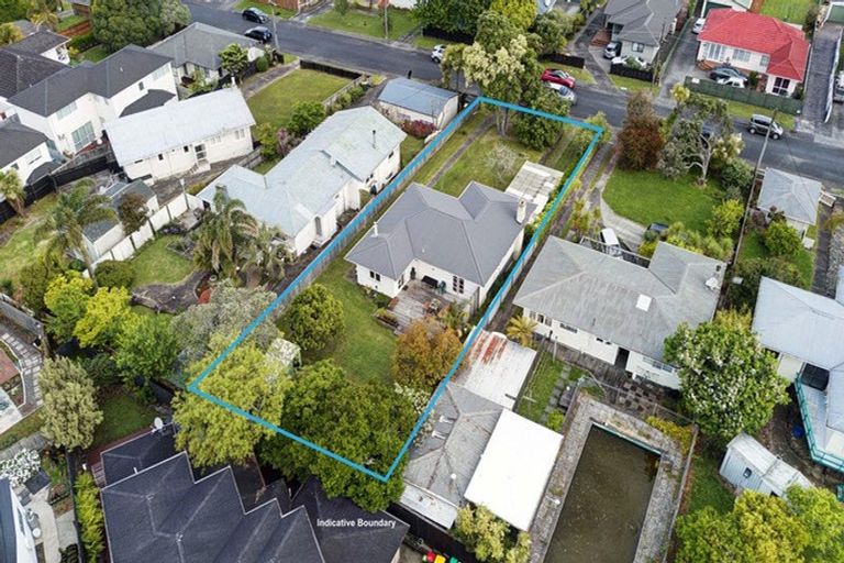 Photo of property in 8 Coniston Avenue, Te Atatu South, Auckland, 0610