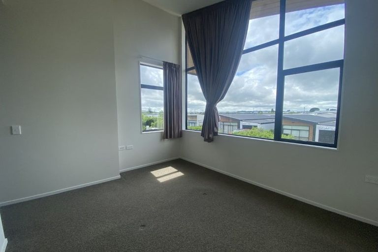 Photo of property in 71 Battalion Drive, Papakura, 2110