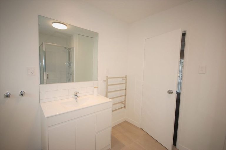 Photo of property in 10/11 Tawera Road, Greenlane, Auckland, 1051