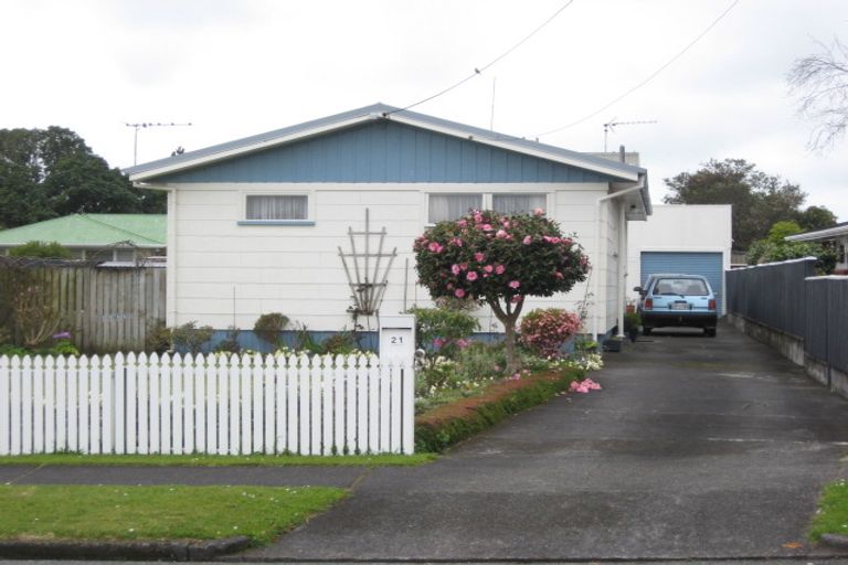 Photo of property in 21 Manu Crescent, Upper Vogeltown, New Plymouth, 4310
