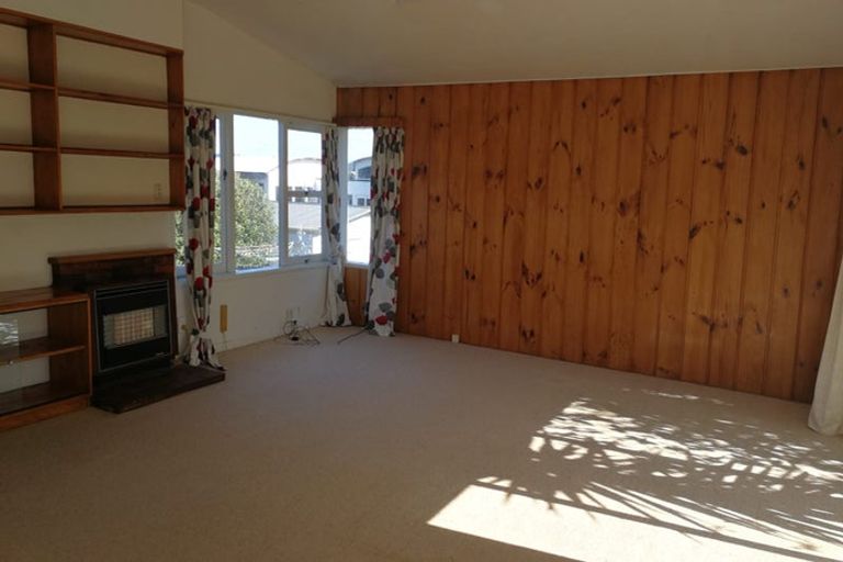 Photo of property in 25 Williamson Avenue, Belmont, Auckland, 0622