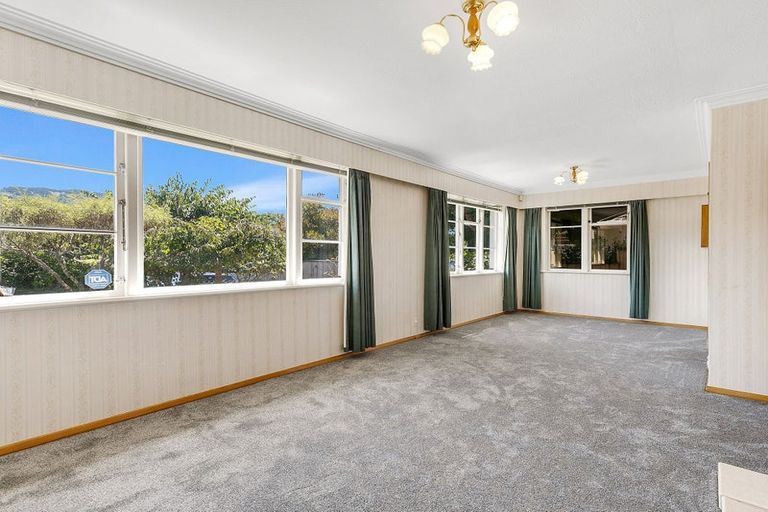 Photo of property in 5 Courtenay Road, Heretaunga, Upper Hutt, 5018