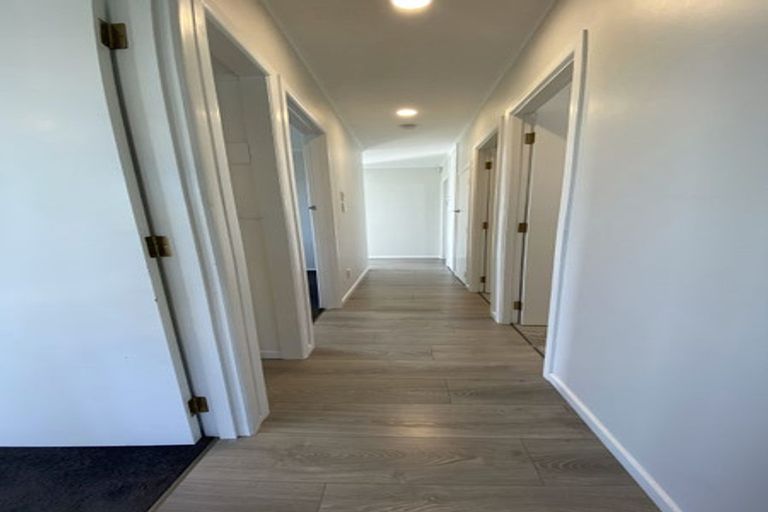 Photo of property in 1/1 Tonkin Drive, Sunnynook, Auckland, 0620