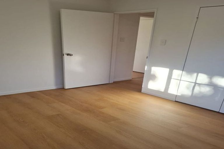 Photo of property in 66e Woodglen Road, Glen Eden, Auckland, 0602