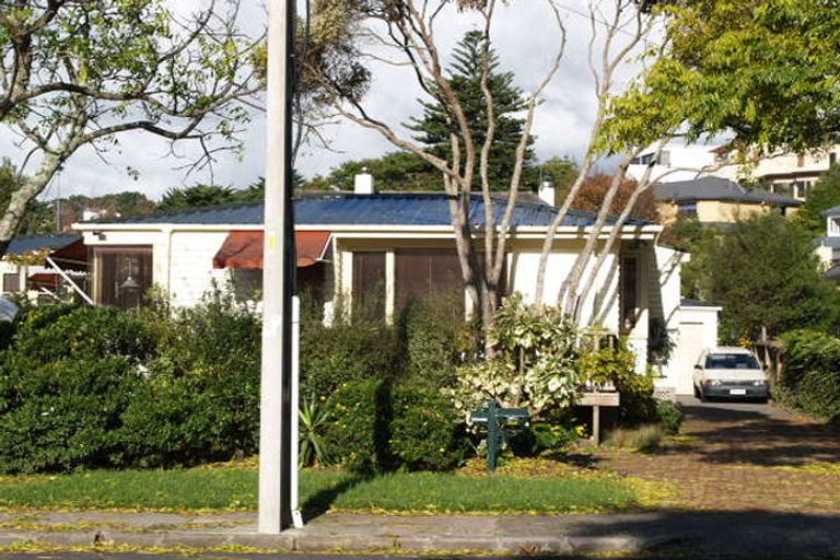 Photo of property in 9 Shelly Beach Parade, Cockle Bay, Auckland, 2014