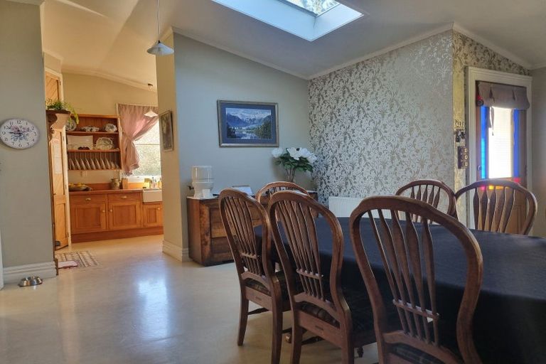 Photo of property in 74 Riverbank Road, Inch Clutha, Kaitangata, 9281