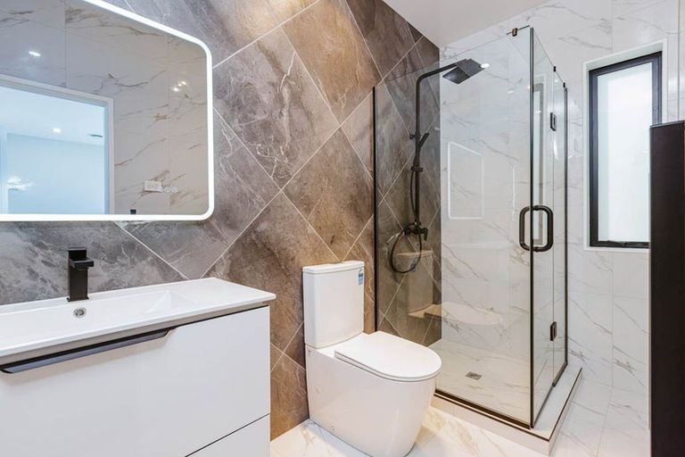 Photo of property in 1 Whata Street, Clarks Beach, 2122