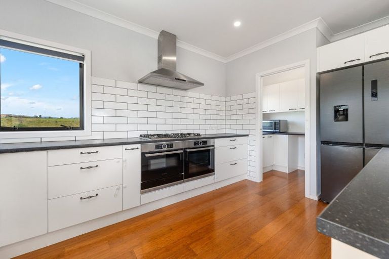 Photo of property in 1 Vaucluse Heights, Fitzherbert, Palmerston North, 4410