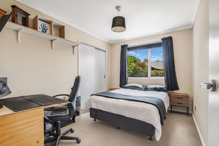 Photo of property in 16 Gavinike Place, Waimauku, 0812