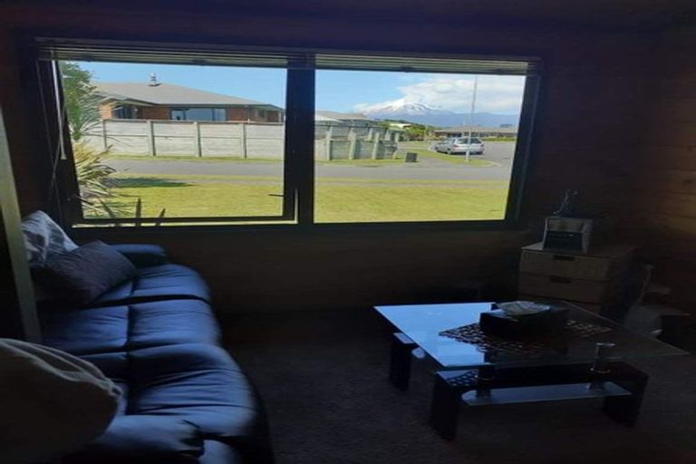 Photo of property in 8 Pararewa Drive, Whalers Gate, New Plymouth, 4310