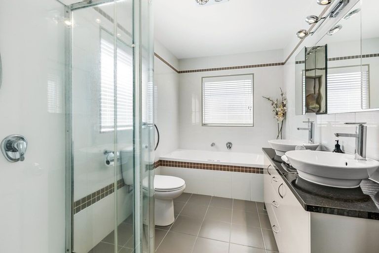 Photo of property in 20 Kunzea Place, Greenhithe, Auckland, 0632