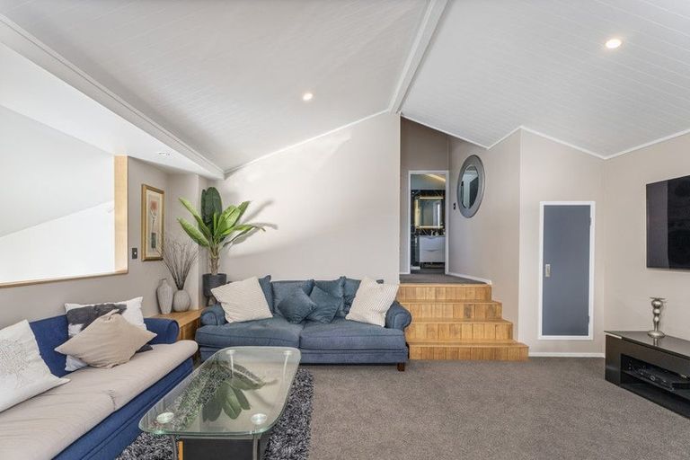 Photo of property in 61 Motuhoa Road, Tairua, 3508