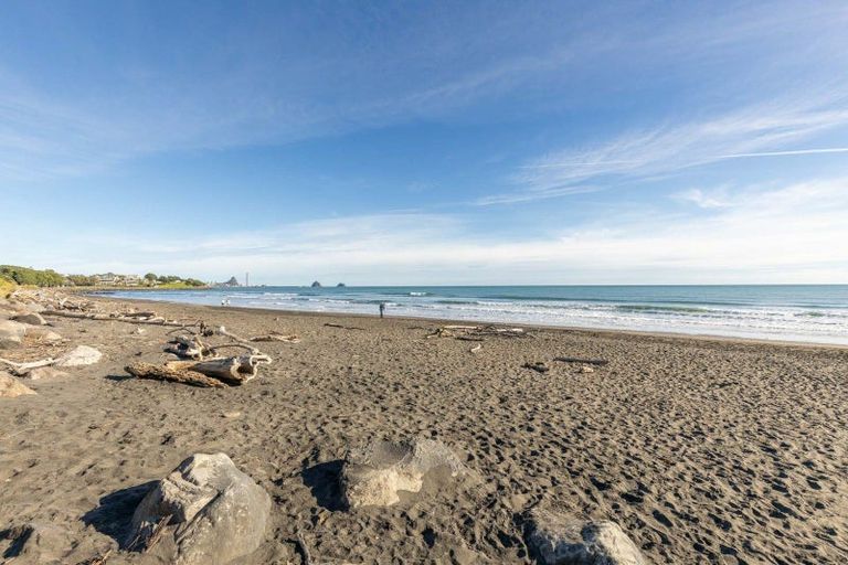 Photo of property in Weekeston Apartments, 2 Nobs Line, Strandon, New Plymouth, 4312