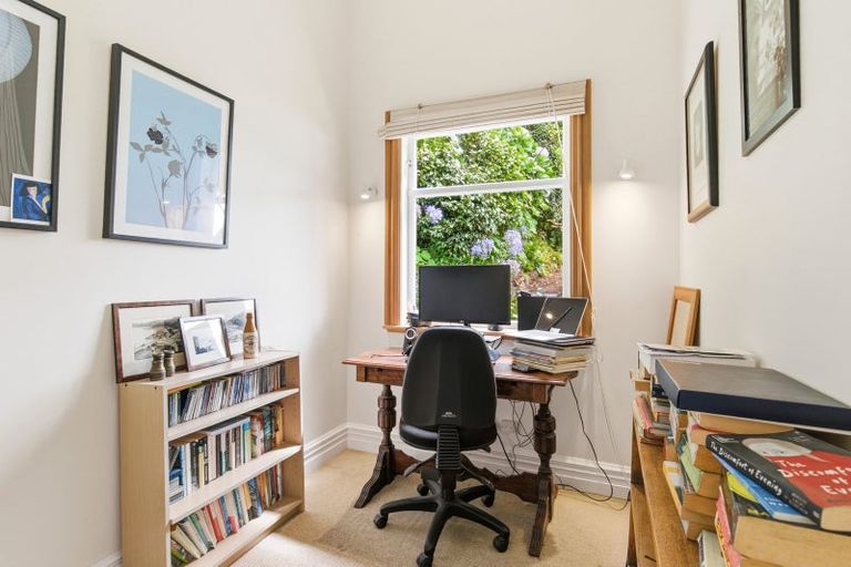 Photo of property in 427 Karaka Bay Road, Karaka Bays, Wellington, 6022