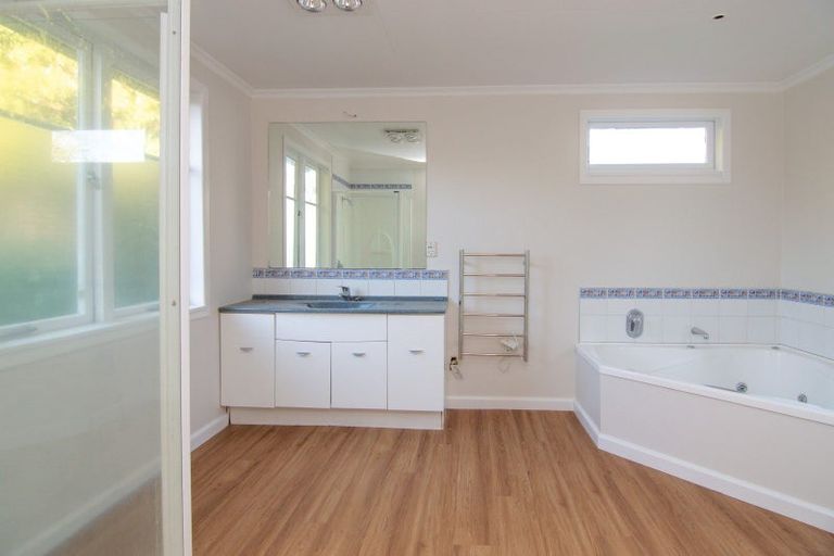 Photo of property in 502 Pioneer Highway, Highbury, Palmerston North, 4412