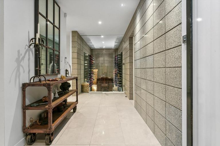 Photo of property in 58a Peter Terrace, Castor Bay, Auckland, 0620