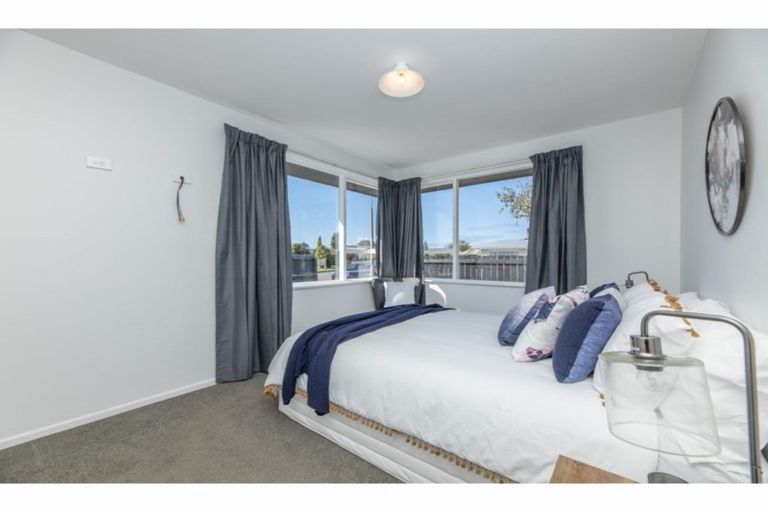 Photo of property in 12 Rosanna Place, Aranui, Christchurch, 8061