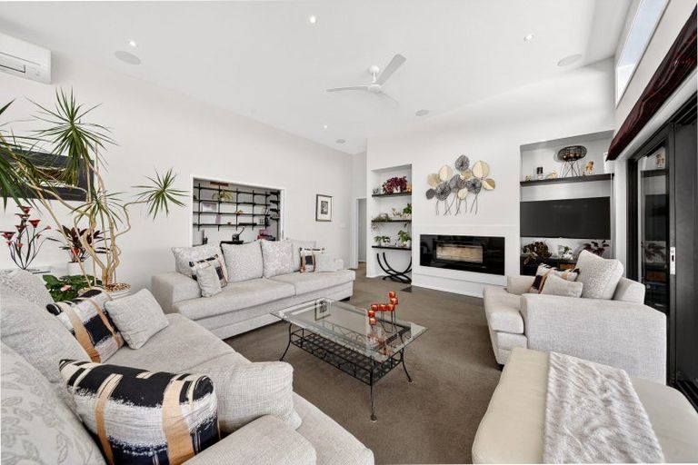 Photo of property in 9 Campbell Drive, Martinborough, 5711