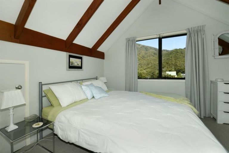 Photo of property in 5 Kaimiko Place, Okiwi Bay, 7193