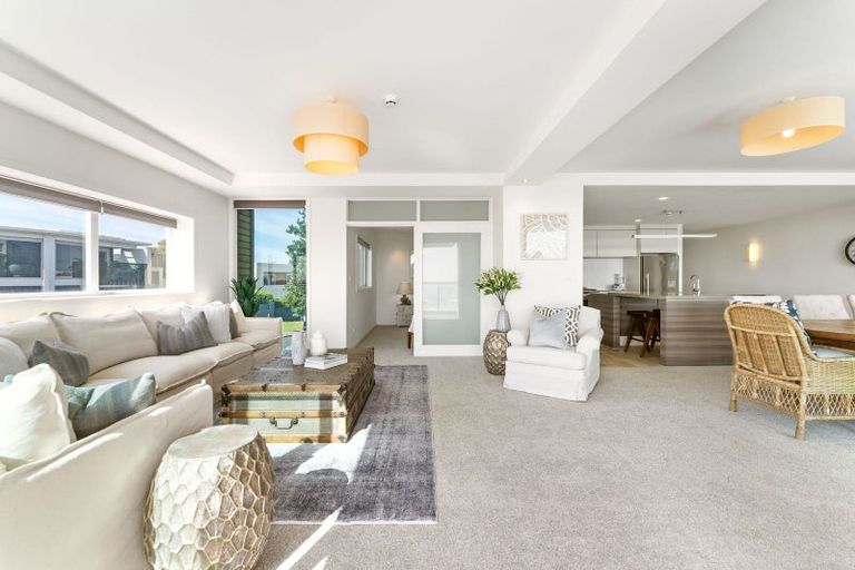 Photo of property in 2/154 Marine Parade, Mount Maunganui, 3116