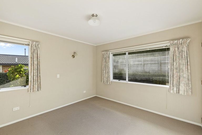 Photo of property in 4/3 Sandel Rise, Merrilands, New Plymouth, 4312