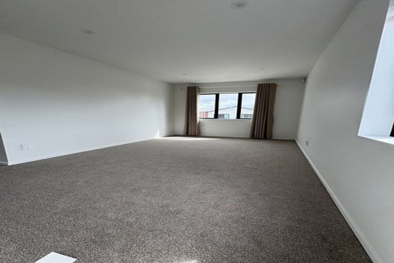 Photo of property in 14 Medallion Drive, Oteha, Auckland, 0632