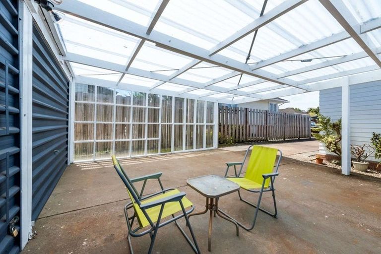 Photo of property in 31 Essex Street, Te Atatu South, Auckland, 0610