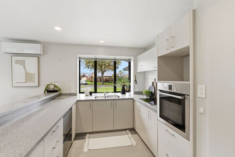 Photo of property in 12 Hatfield Place, Avonhead, Christchurch, 8042