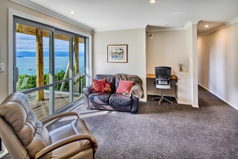 Photo of property in 10 Hervey Way, Kaiwharawhara, Wellington, 6035