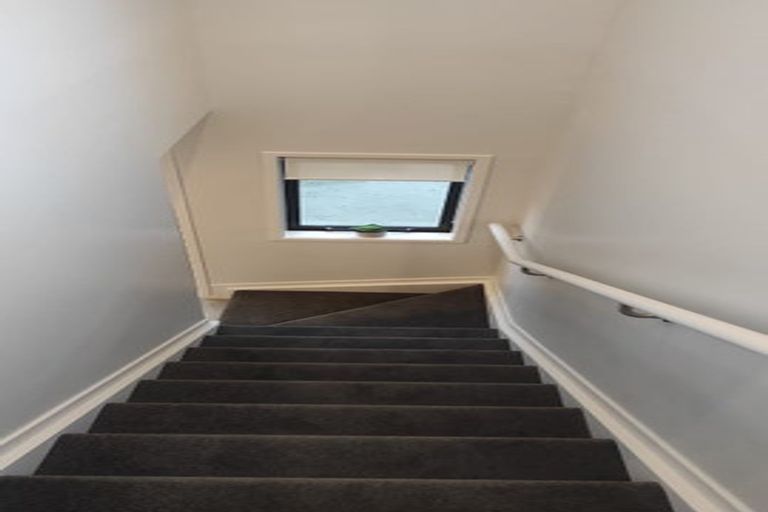 Photo of property in 3/47 Awaroa Road, Sunnyvale, Auckland, 0612